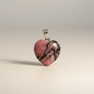 Zawieszka serce obsydian śnieżny – kamień ochrony i siły