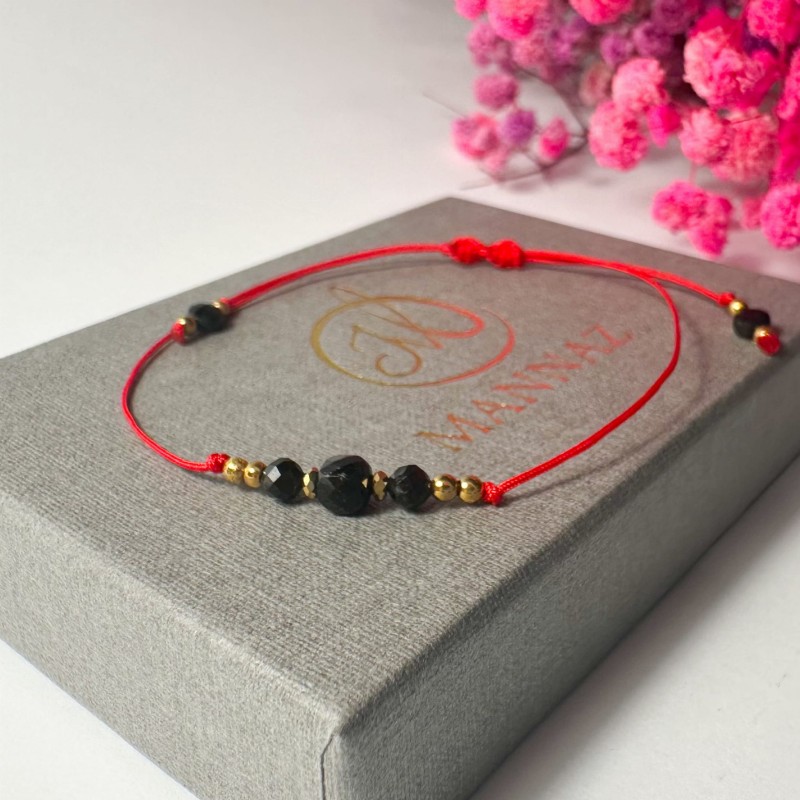 bransoletka ochronna na czerwonym sznurku