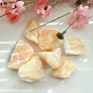 Kalcyt pomarańczowy - surowy minerał 